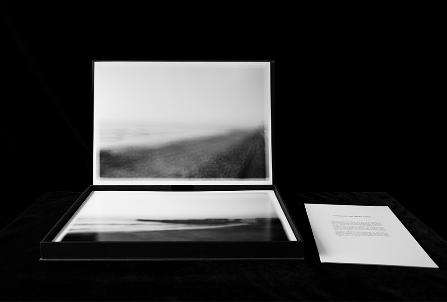 Cementerios Silenciosos, caja con 30 fotografías, impresión ultrachrome k3/papel de fibra, 21.5 x 31 cm c/u, 2016-2019.
